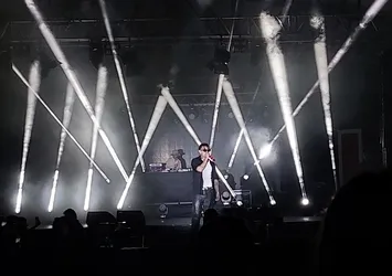 Motive mahlaslı rapçinin konserinde tornavida ve bıçaklı saldırı: 2 genç yaralandı! "Niye selam vermediniz" kavgası