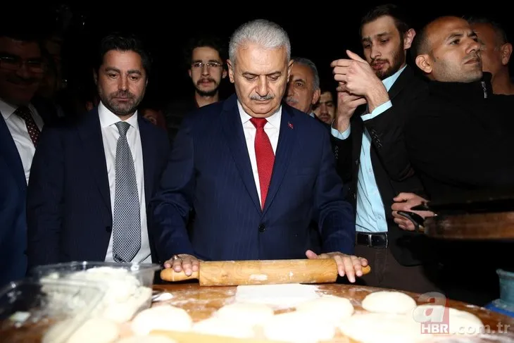 Binali Yıldırım Ümraniye'de vatandaşlarla sahurda bir araya geldi