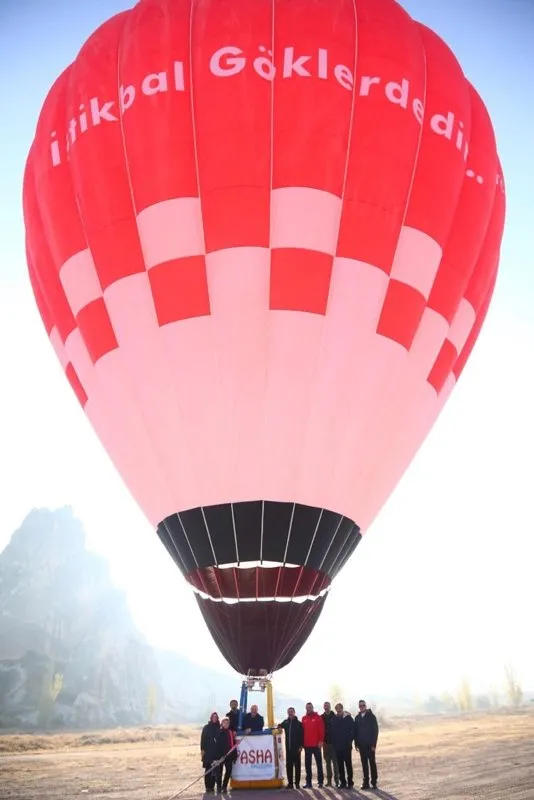 Bakan Varank ilk yerli balon ile uçtu, bir süre pilotluk yaptı