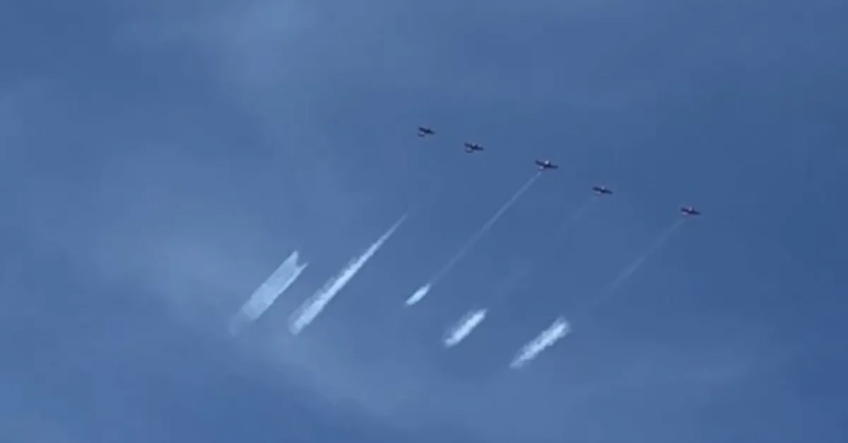 Rus uçakları havalandı! Corona virüse karşı bu mesajı veriler | VİDEO