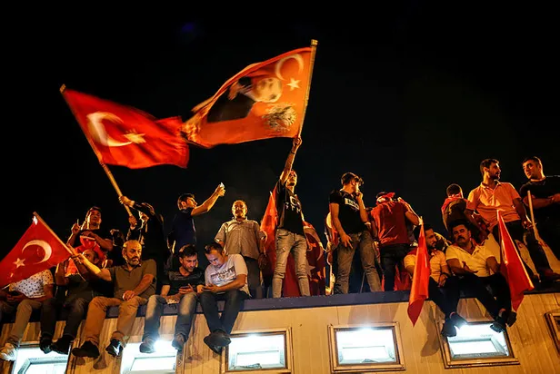 Son dakika: 15 Temmuz’da sokağa çıkma yasağı var mı? 15 Temmuz resmi tatil mi? Resmi açıklama geldi mi?