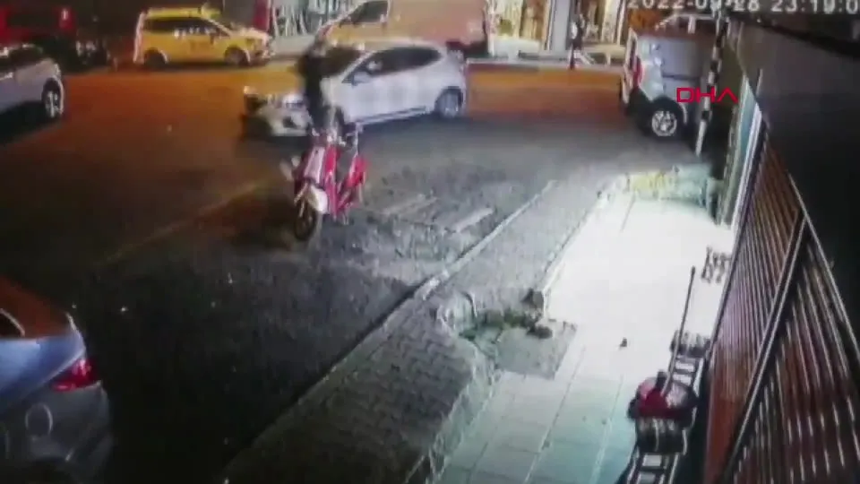 İstanbul’da dehşet anları! Yolda yürürken silahlı saldırıya uğradı