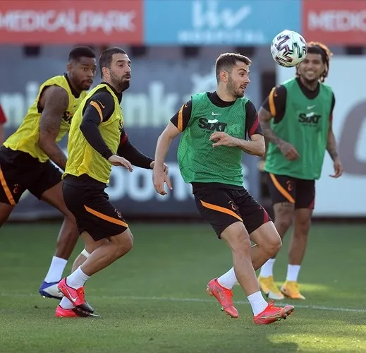 Galatasaray’da şampiyonluk maçı öncesi şok sakatlık! Yıldız isim antremanı yarıda bıraktı