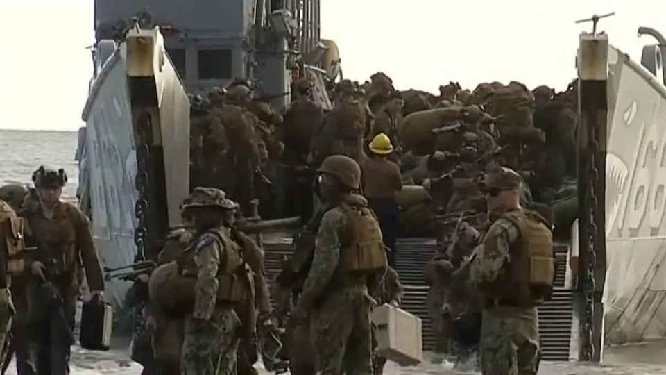 Venezuela’da alarm: F-18’ler kapıya dayandı