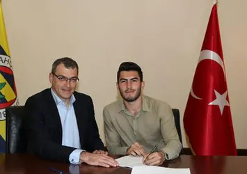 Fenerbahçe yeni forvetine imza attırdı