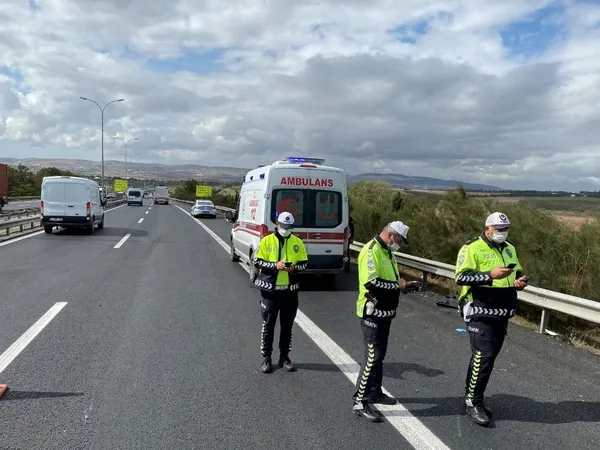 buyukcekmece-tem-otoyolunda-trafik-kazasi-olu-var-1633604571896.jpg Büyükçekmece TEM Otoyolunda trafik kazası! Ölü var - 2