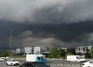 İstanbulu sağanak vurdu: Araçlar mahsur kaldı!