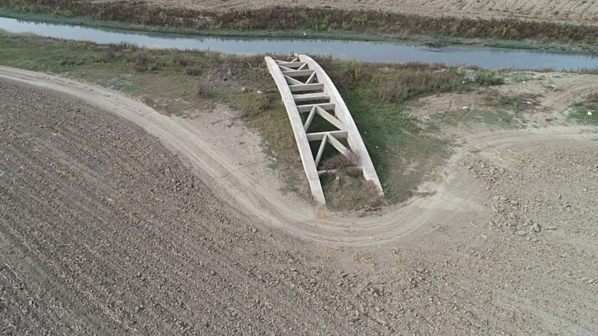 Seyhan Baraj Gölü çekildi! Yıllardır su altında kalan köprü gün yüzüne çıktı