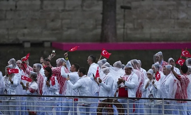 Paris'te millilerimiz sahnede! Ay yıldızlı bayrağımız geçit yaptılar | Törenden guru dolu anlar