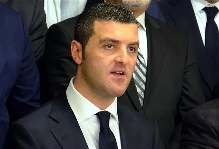 chpli-belediyelerden-dhkpcye-finansmana-iddianame-15er-yila-kadar-hapis-talebi-1745837836174.jpeg Emir Sarıgül (AA)
