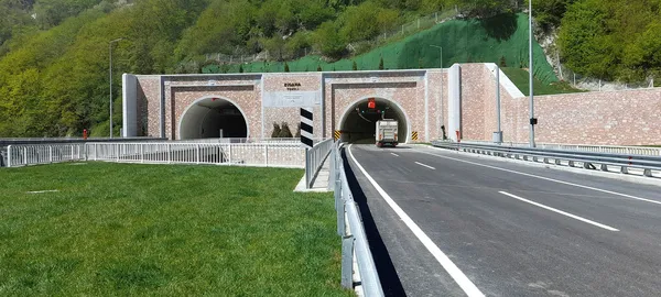 1,5 ayda 251 bin araç geçti! Ulaştırma ve Altyapı Bakanı Abdulkadir Uraloğlu’ndan Yeni Zigana Tüneli açıklaması: Yıllık 190 milyon lira tasarruf sağlayacağız