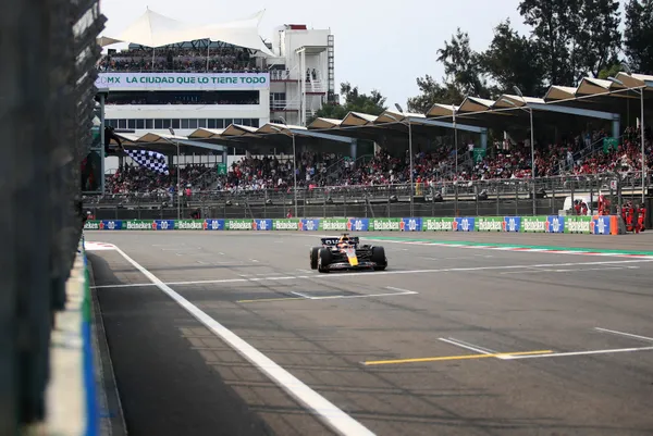 schumacheri-de-geride-birakti-verstappen-f1-tarihine-gecti-1667169933789.jpg Schumacher'i de geride bıraktı: Verstappen F1 tarihine geçti - 2