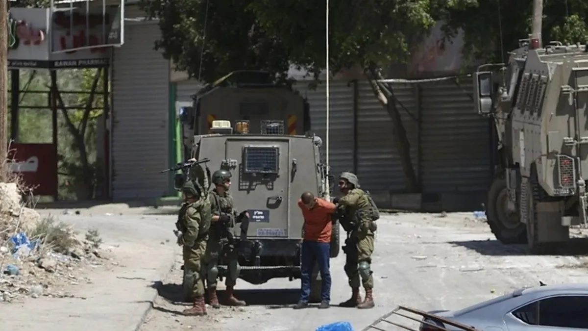 İsrail işgal güçlerinden Batı Şeria'ya baskın: Traktöre bile el koydular