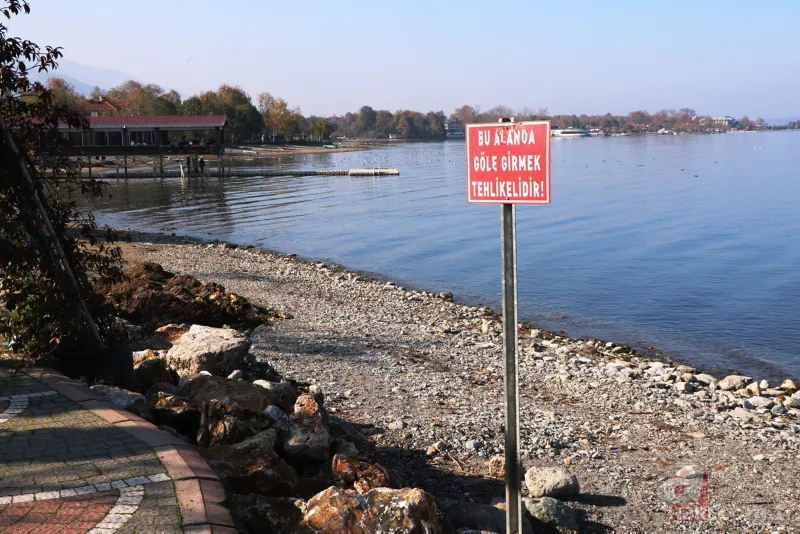 Sapanca Gölü'nde korkutan görüntü! Su seviyesi kritik noktaya doğru düşüyor 6