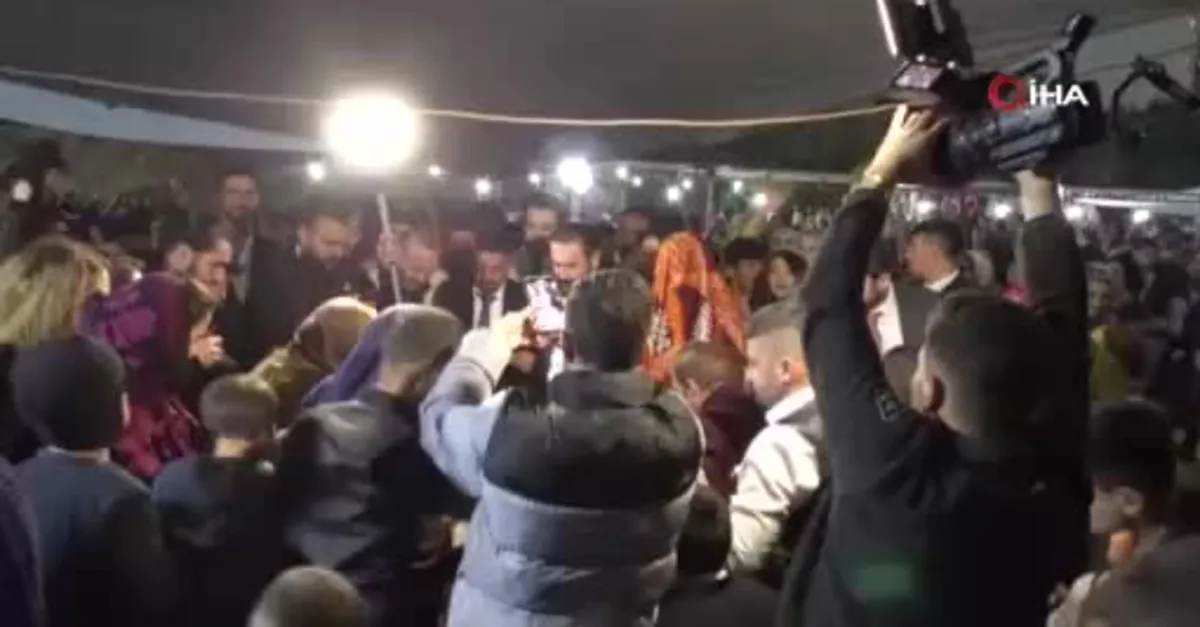 Hakkari'de bir aşire düğününde izdiham çıktı! O anlar kamerada