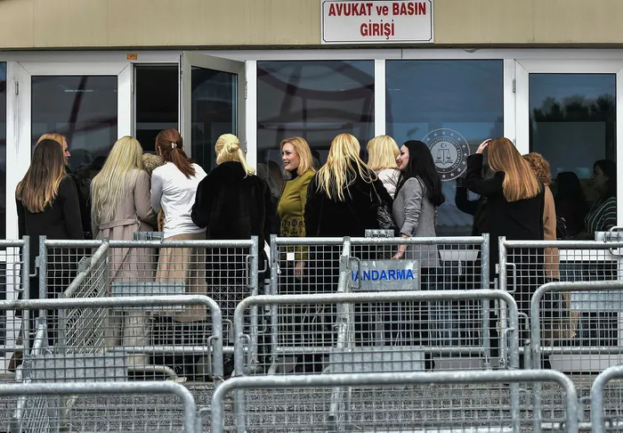 Adnan Oktar davasında tahliye olan ‘kedicikler’ böyle görüntülendi