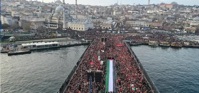 Galata Köprüsü’nde Gazze için tek yürek