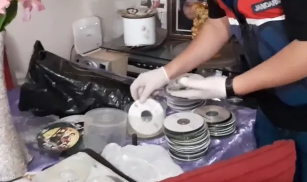 uzuner-ve-pelit-cetesi-cokertildi-bakan-yerlikaya-duyurdu-1697435339143.jpeg 'Uzuner' ve 'Pelit Çetesi' çökertildi! Bakan Yerlikaya duyurdu - 4