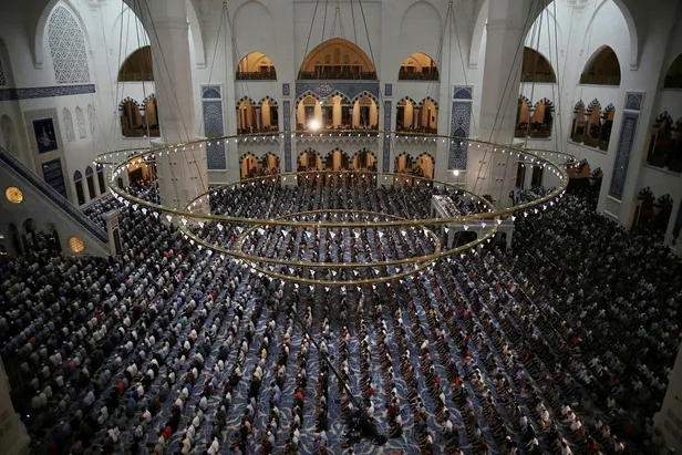 ilk-teravih-bugun-mu-1-nisan-teravih-namazi-var-mi-2022-ramazanin-ilk-teravih-namazi-ne-zaman-hangi-gun-kilina-1648814343635.jpg İlk teravih bugün mü? 1 Nisan teravih namazı var mı? 2022 Ramazan'ın ilk teravih namazı ne zaman, hangi gün kılınacak? - 1