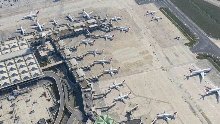 Corona virüs sonrası Atatürk Havalimanında dikkat çeken fotoğraf: Uçaklarla doldu