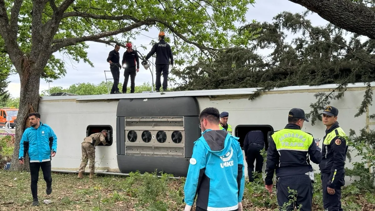 Kırklareli'nde yolcu otobüsü devrildi! İstanbul'dan Bulgaristan'a giden otobüsteki 11 kişi yaralandı