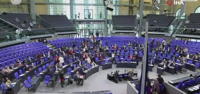 Son dakika: Alman Meclisi’nde yeni korona virüs önlemleri kabul edildi