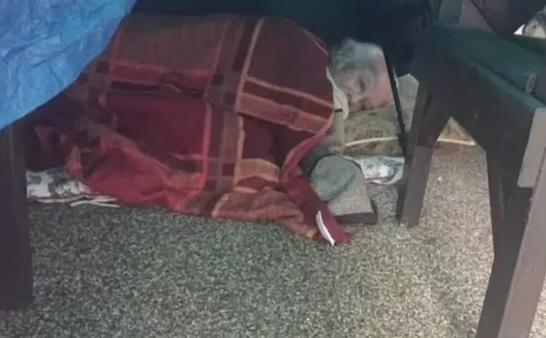 ingilterede-saglik-krizi-cig-gibi-buyuyor-kanser-hastasi-7-saat-yol-ortasinda-yatarak-ambulans-bekledi-goruntu-1670413622797.jpg İngiltere’de sağlık krizi çığ gibi büyüyor! Kanser hastası 7 saat yol ortasında yatarak ambulans bekledi! Görüntüler ülkeyi karıştırdı - 6