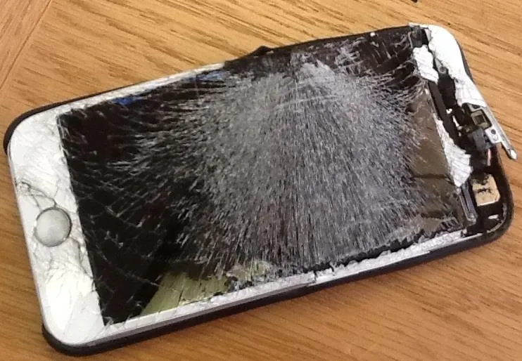 iPhone 6 Plus patladı! Apple değişim içim ücret istedi! - 1