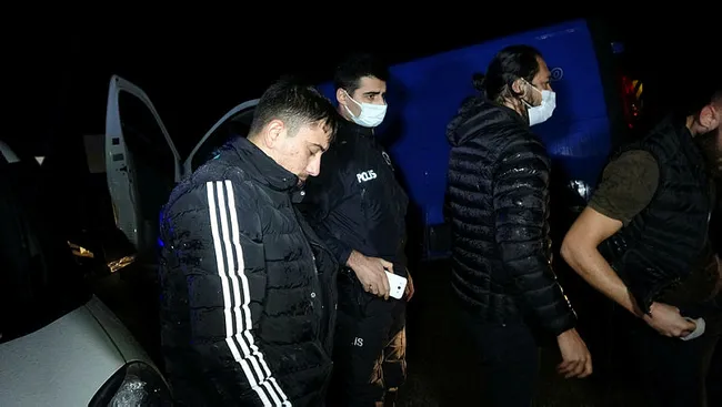 Bursa’da kısıtlamayı ihlal eden 4 kişi 25 kilometrelik kovalandı ve uyuşturucuyla yakalandı - 4
