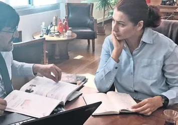 Müfredat üzerinden bölücülük yapıyorlar