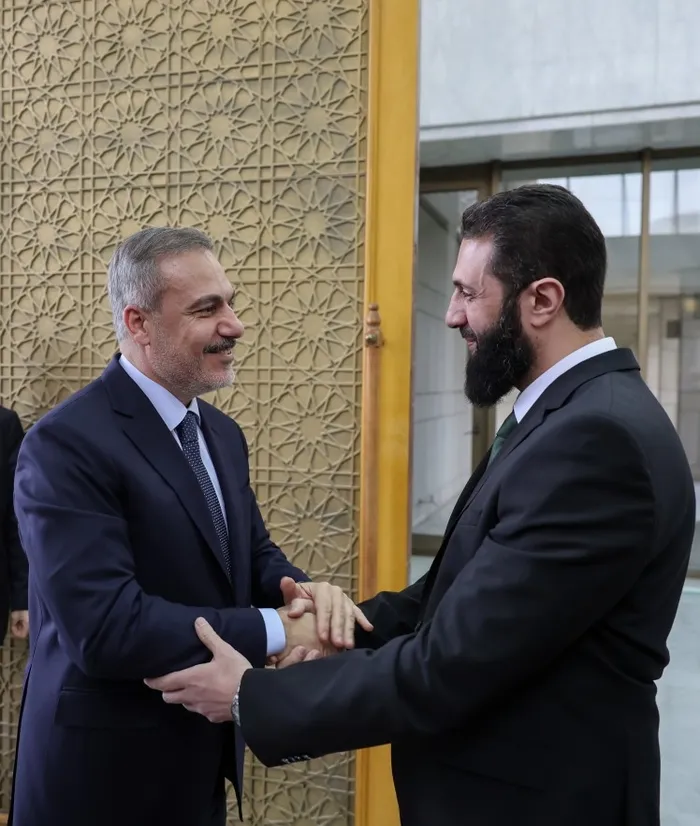 israilde-turkiye-endisesi-yine-abdye-kostular-washingtona-suriyeyi-zayif-tut-baskisi-1740898881521.jpg Suriye Cumhurbaşkanı Ahmet El Şara Dışişleri Bakanı Hakan Fidan (AA)