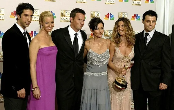 1698557243710.jpeg Friends'in Chandler'i Matthew Perry ölü bulundu - 1