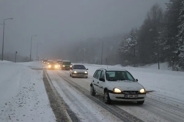 Bolu Dağı saatlerdir ulaşıma kapalı! Bolu Dağı'nda yüzlerce araç bu halde... - 3