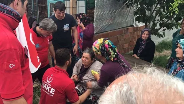 Arabayla kaza yaptı, inekleri takip ederek kurtuldu! - 1