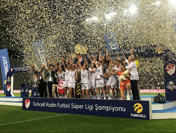 son-dakika-sampiyon-alg-spor-1655070537180.jpg Son dakika: Şampiyon ALG Spor! - 7