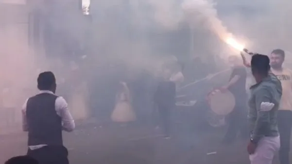 İstanbul'da silahlı, patinajlı ve kuralsız düğün konvoyu terörü kamerada - 2