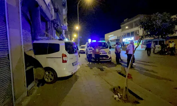 once-motosikletliyle-carpisti-sonra-bir-is-yerine-girdi-bir-kisi-agir-yarali-1653891201666.jpg Önce motosikletliyle çarpıştı sonra bir iş yerine girdi! Bir kişi ağır yaralı - 2