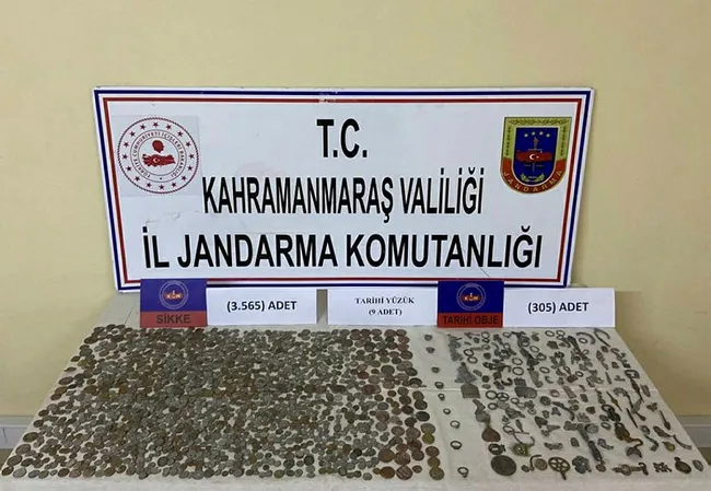 kahramanmarasta-tarihi-eser-niteliginde-3-bin-879-eser-ele-gecirildi-1645795443383.jpg Kahramanmaraş'ta tarihi eser niteliğinde 3 bin 879 eser ele geçirildi - 1