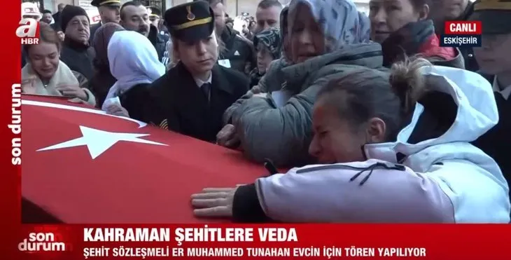 Türkiye şehitlerini uğurluyor! Tabutunun başında gözyaşları sel oldu | Bu acıya yürek dayanmaz