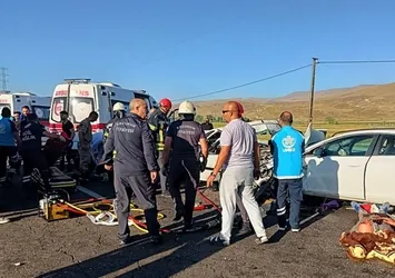 Erzurum'da facia! Şerit ihlali sonucu can pazarında 4 ölü