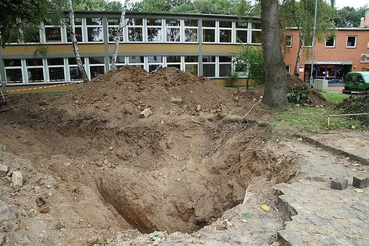 Okul bahçesinde 2. Dünya Savaşı’ndan kalma bomba bulundu