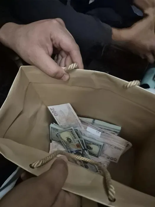 mitten-tarihi-operasyon-milyarder-kriptocu-balina-james-kiskivrak-yakalandi-evinden-cikanlar-soke-etti-1791975818830.jpeg Beşiktaş'ta düzenlenen şafak baskınında 53 Rolex, 11 Patek Philippe saat, 4 milyon dolar nakit para ve çok sayıda dijital ekipman ele geçirildi (Foto: ahaber.com.tr ekran görüntüsü)