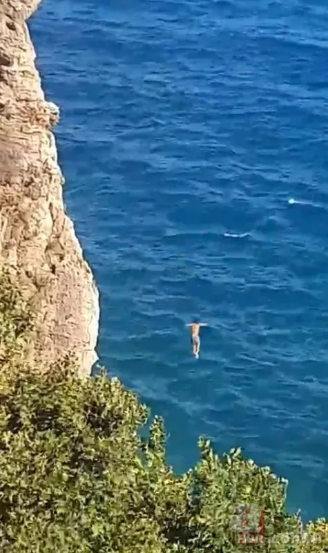Herkes öldü sandı! 40 metre yükseklikten denize atlayan genç paniğe neden oldu 6