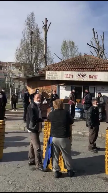 ucretsiz-sozcu-gazetesi-dagitan-ibb-ekmek-dagitamiyor-1587140208044.jpg Ücretsiz Sözcü Gazetesi dağıtan İBB, ekmek dağıtamıyor! - 3