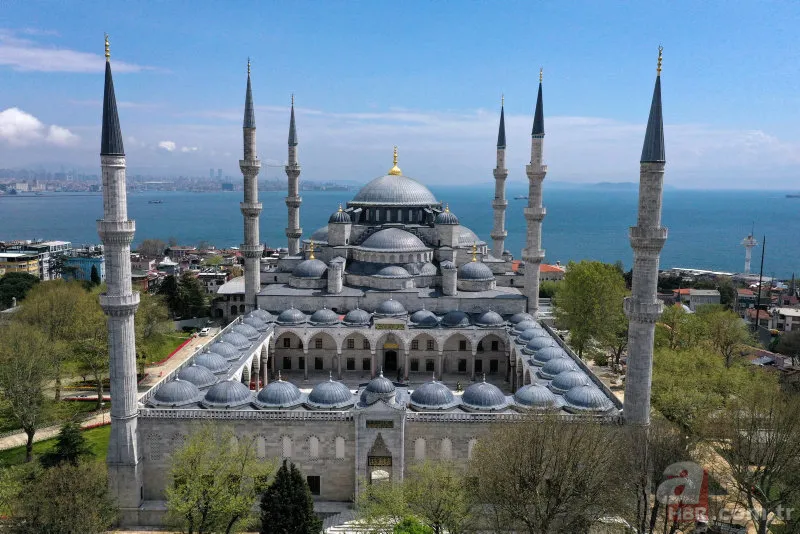 Sultanahmet Camii Başkan Recep Tayyip Erdoğan'ın katılımıyla ibadete açıldı! Diyanet'i kapatmak isteyen 7'liye 14 Mayıs mesajı 15