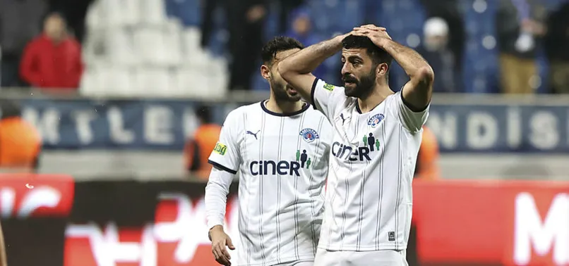 Umut Bozok Trabzonspor'a haber gönderdi