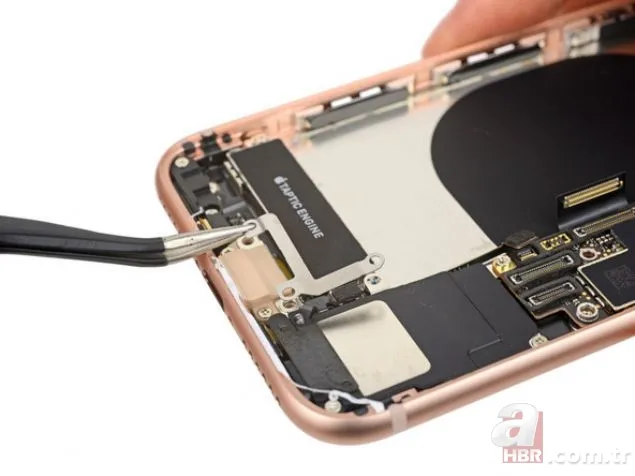 iPhone 8'in içini açtılar! 6