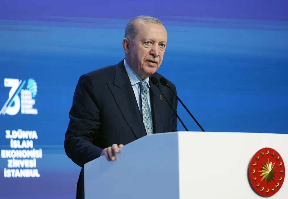baskan-erdogandan-3-dunya-islam-ekonomisi-zirvesinde-pes-pese-mujdeler-emlak-katilimi-halka-arz-edecegiz-1780667107726.jpg Başkan Erdoğan'dan 3. Dünya İslam Ekonomisi Zirvesi'nde peş peşe müjdeler: Emlak Katılım'ı halka arz edeceğiz - 3