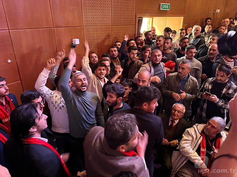 CHP İl Kongresi'nde değişmeyen manzara! Yumruklar havada uçuştu | Çevik kuvvet ekipleri sevk edildi 1