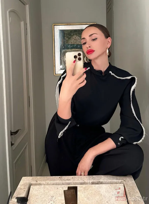 Azra Akın fena yakalandı! Makyajsız hali olay oldu! “Sen de yaşlanmışsın” 16